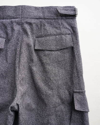 クロスタックカーゴ　背面　ウエスト部分　ブラックネイビー