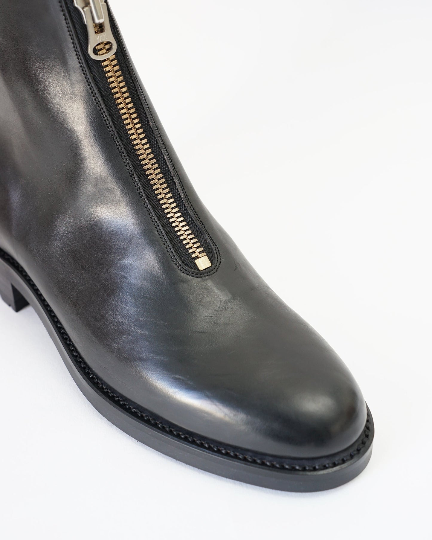 ジップブーツ　トゥ　ディテール