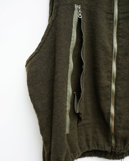 フラワーベスト　moss 　ポケットのファスナーが蛇行している状態