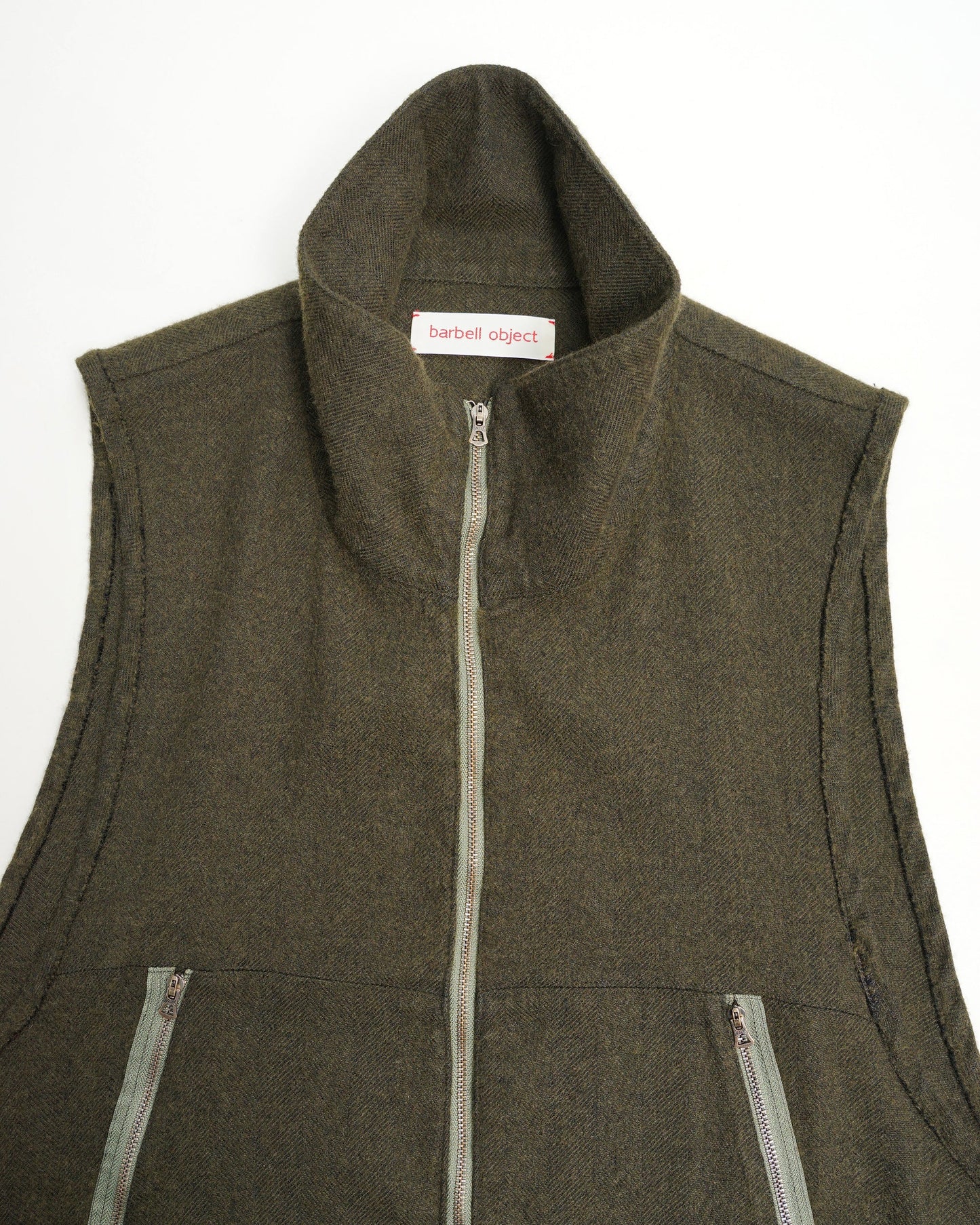 フラワーベスト　moss 　襟を立てた状態