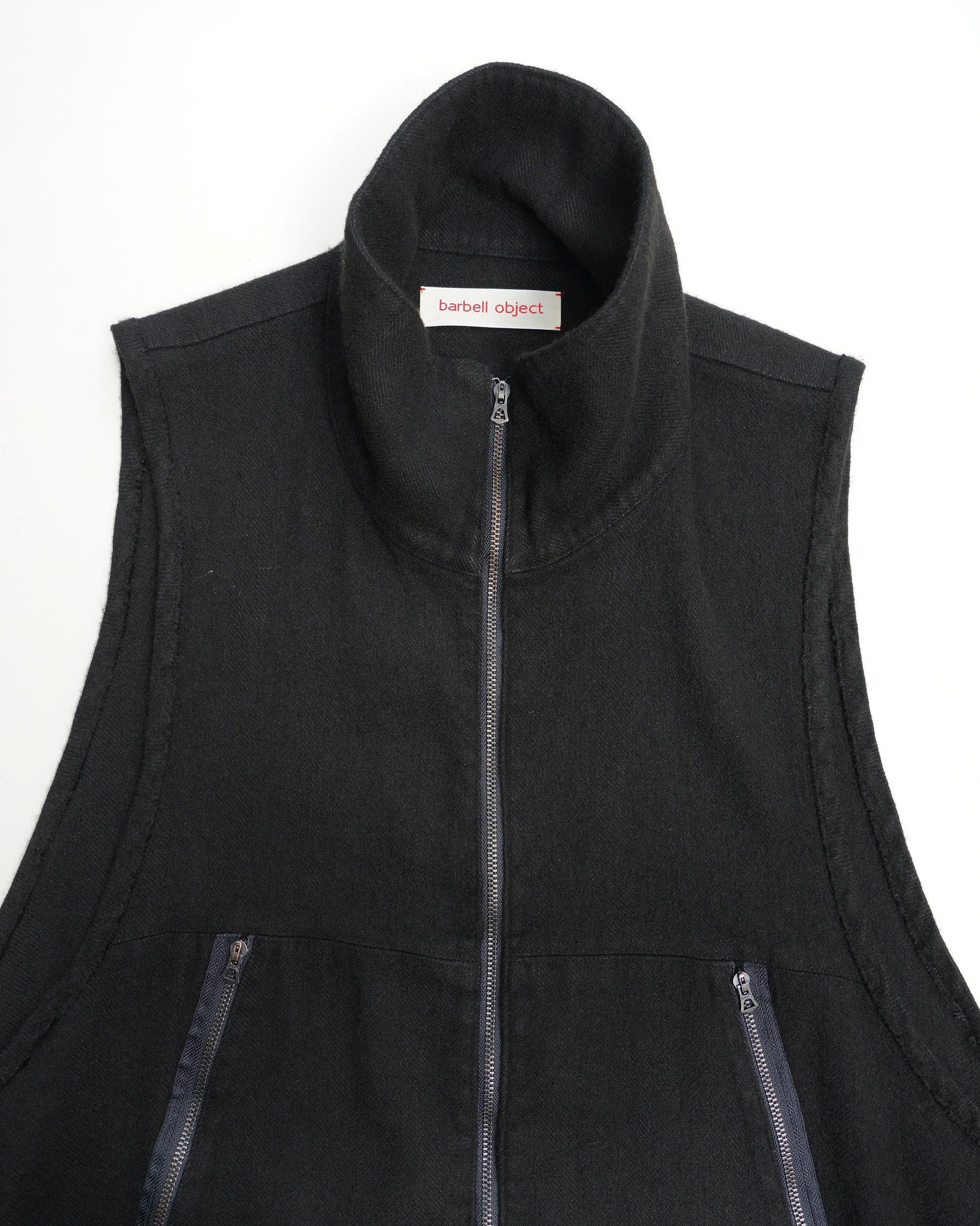 フラワーベスト　black  襟を立てた状態