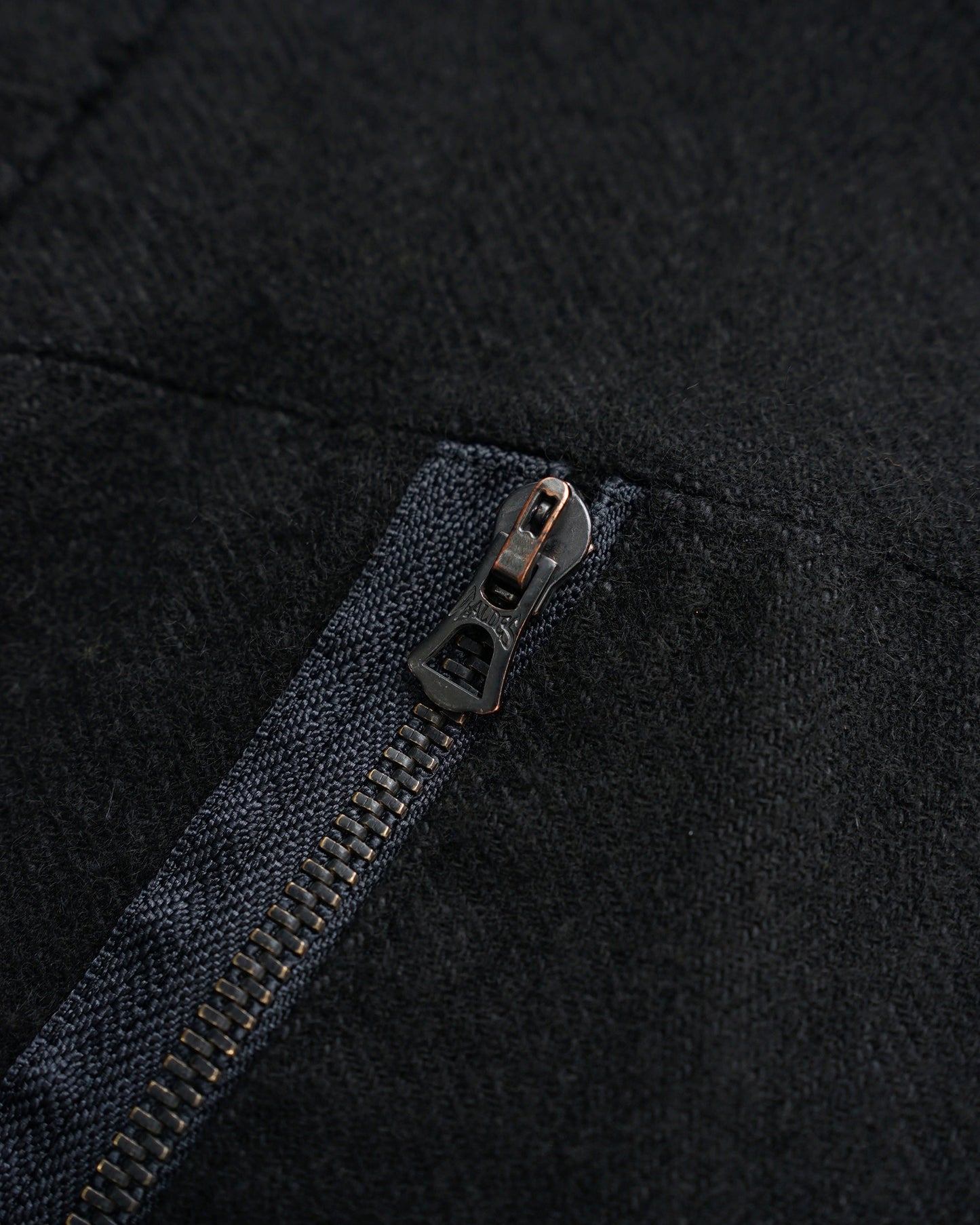 フラワーベスト　black  ファスナー部分　WALDES