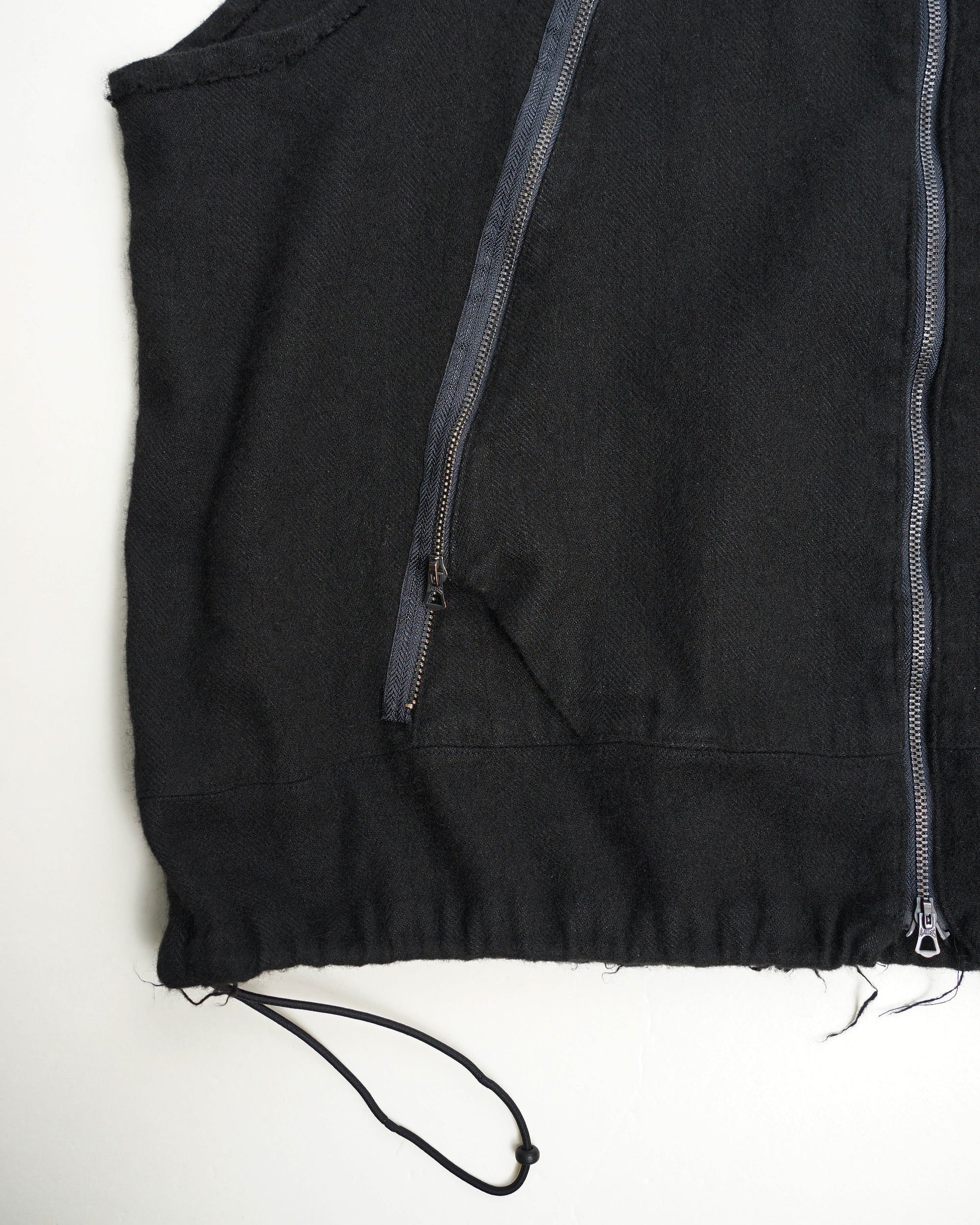 フラワーベスト　black  裾のダメージ部分