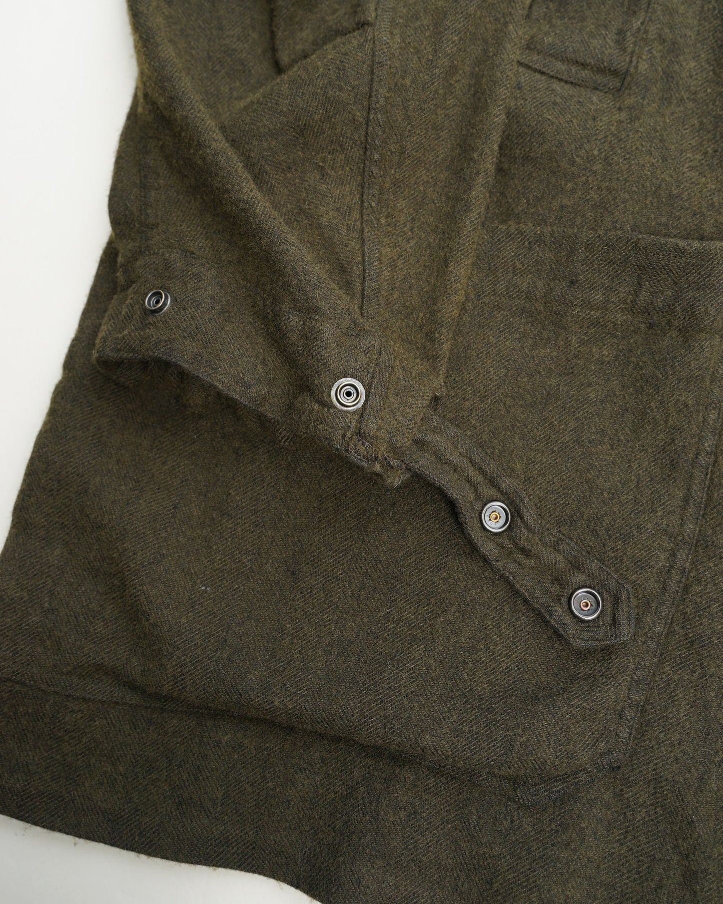 フラワーFLコート　moss  袖口部分　ストラップ部分