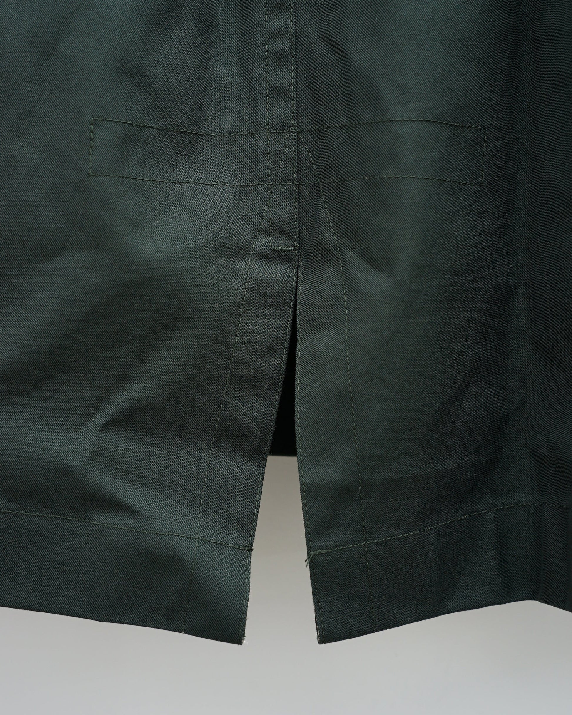 裾のスリット部分