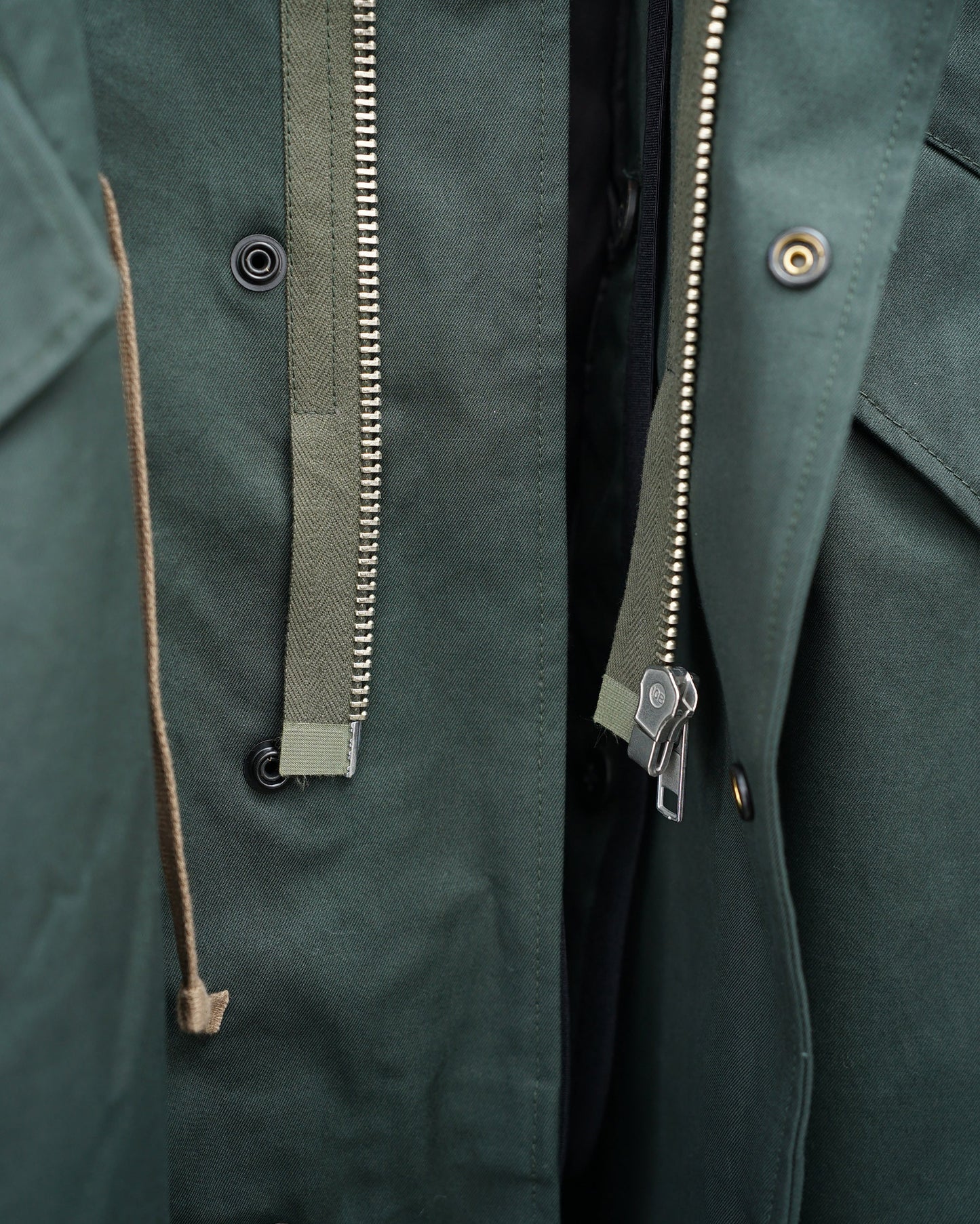 フロントのファスナー部分　