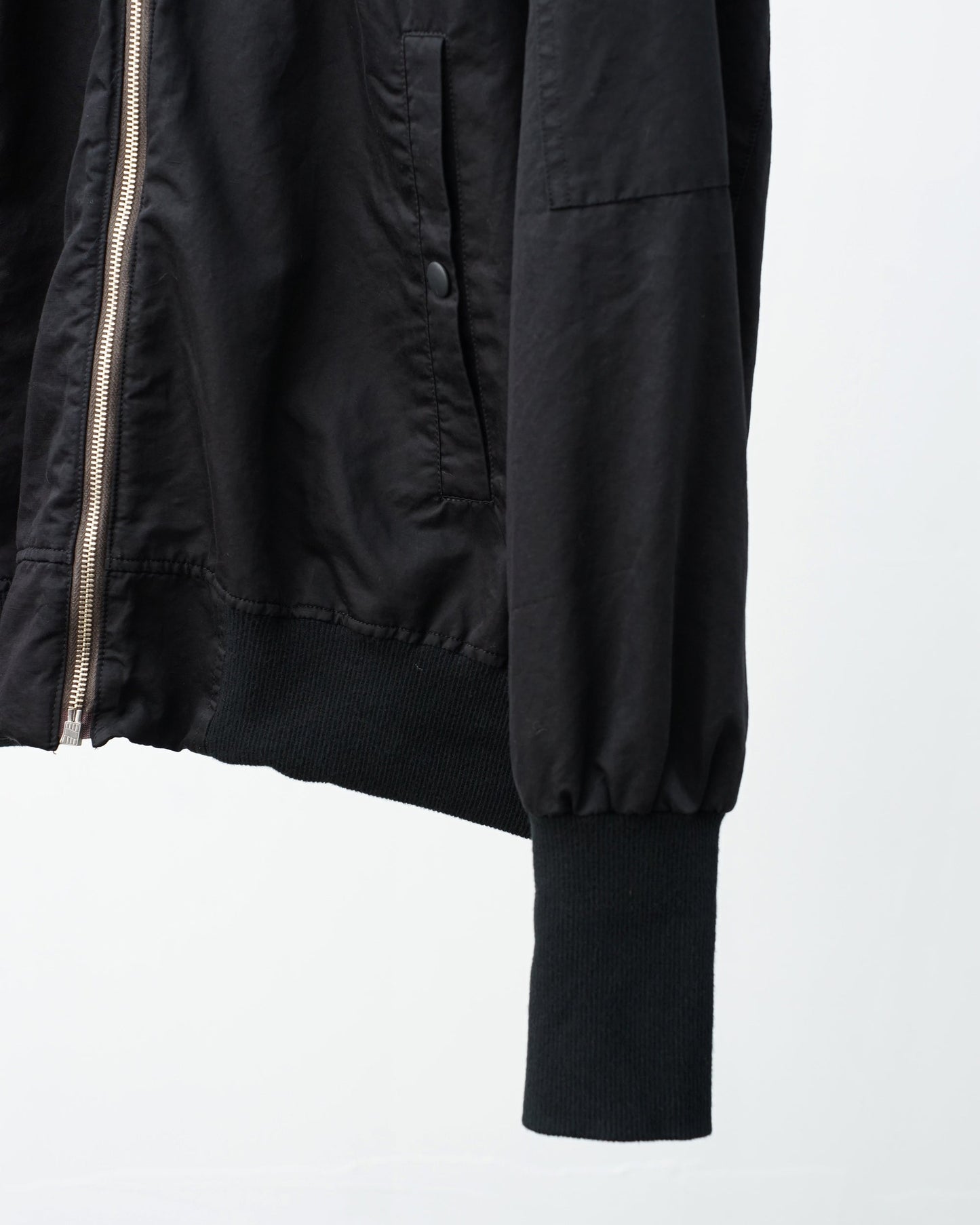 袖口　裾　リブ　ディテール