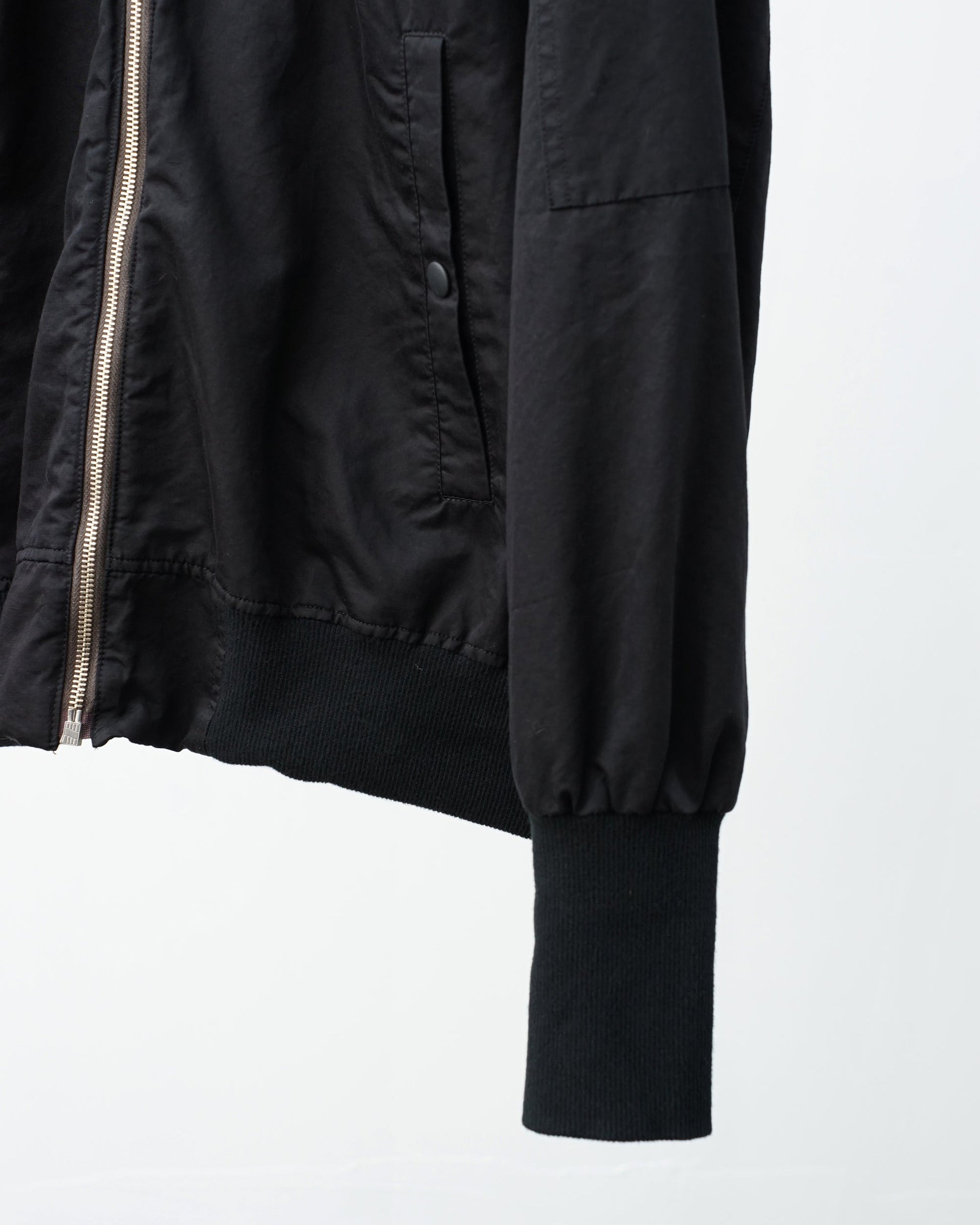 袖口　裾　リブ　ディテール