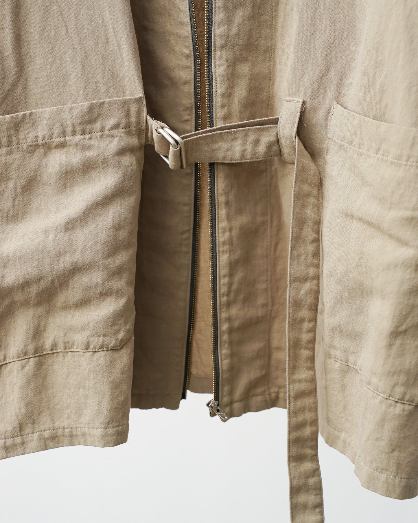 barbell object　バーベルオブジェクト　belted jkt ベルテッドジャケット　ベルトを閉めてファスナーを開けた状態　