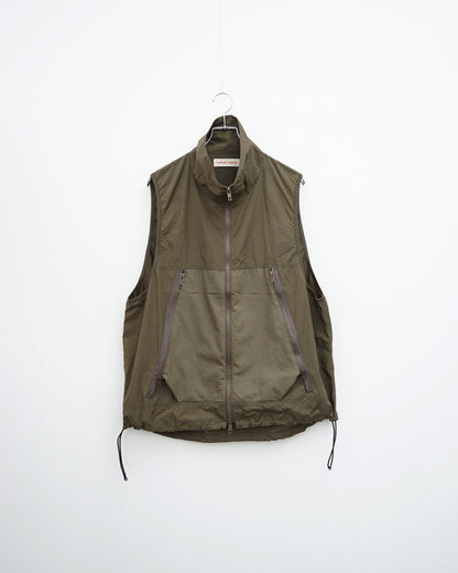 barbell object　バーベルオブジェクト　un vest 　ベスト　khaki  正面