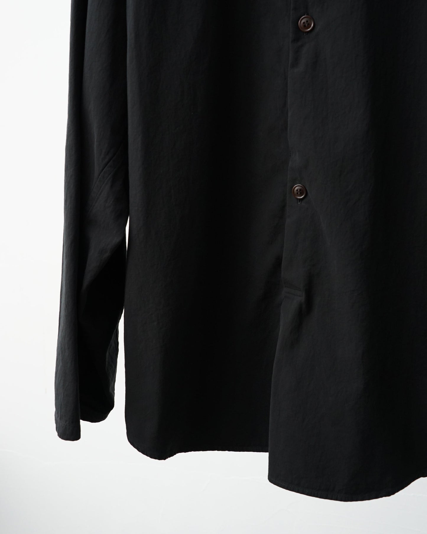 barbell object 　バーベルオブジェクト　twill po　プルオーバーシャツ　スタンドカラー　black 袖口　裾　ボタン　