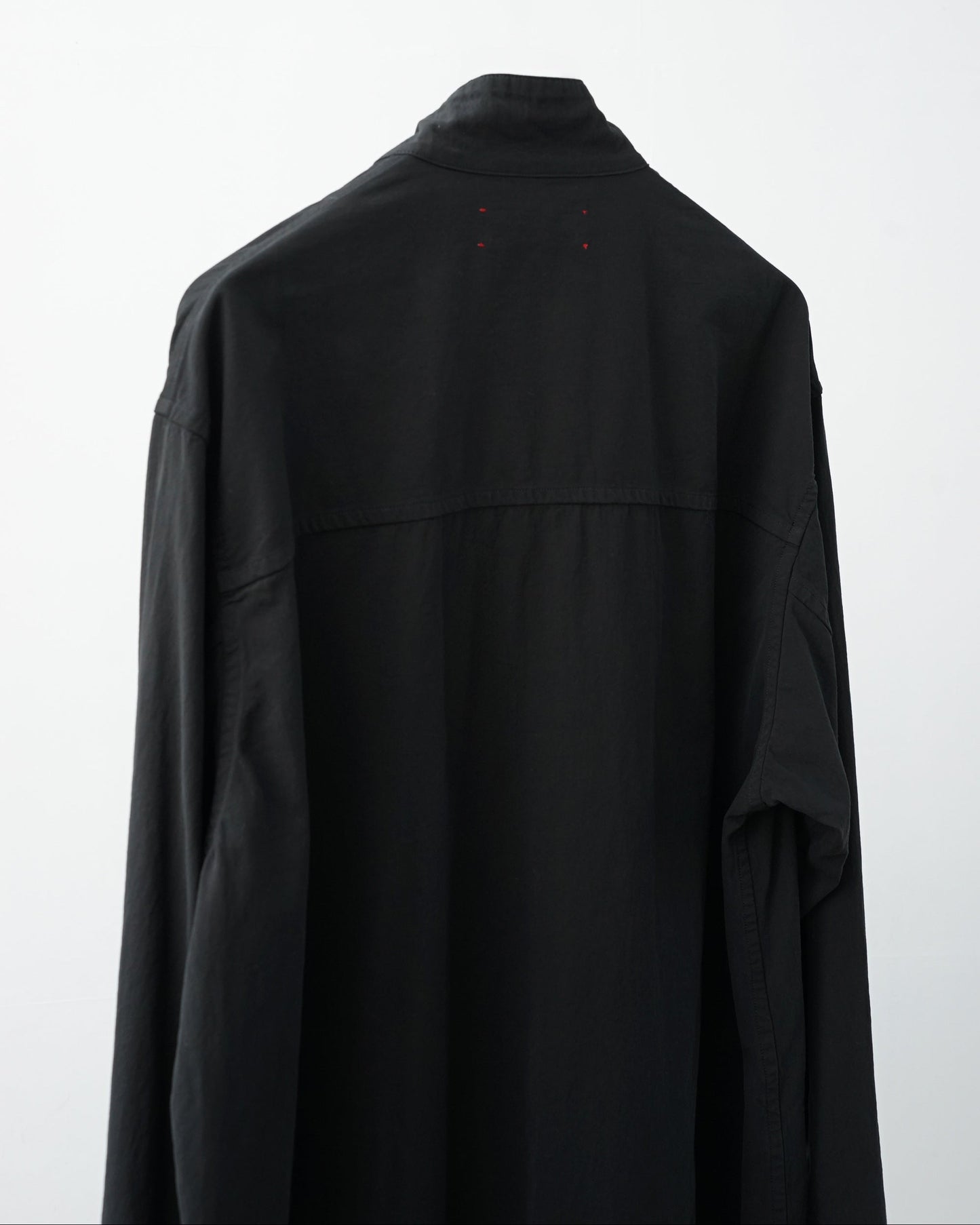 barbell object 　バーベルオブジェクト　twill po　プルオーバーシャツ　スタンドカラー　black　背面　ヨーク部分
