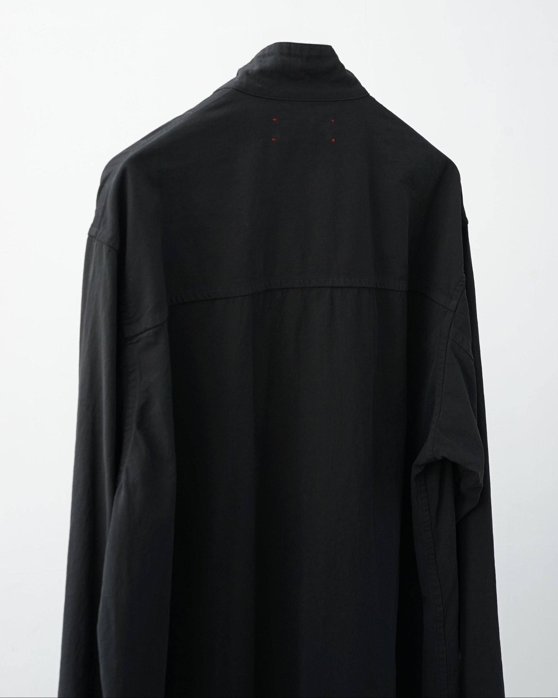 barbell object 　バーベルオブジェクト　twill po　プルオーバーシャツ　スタンドカラー　black　背面　ヨーク部分