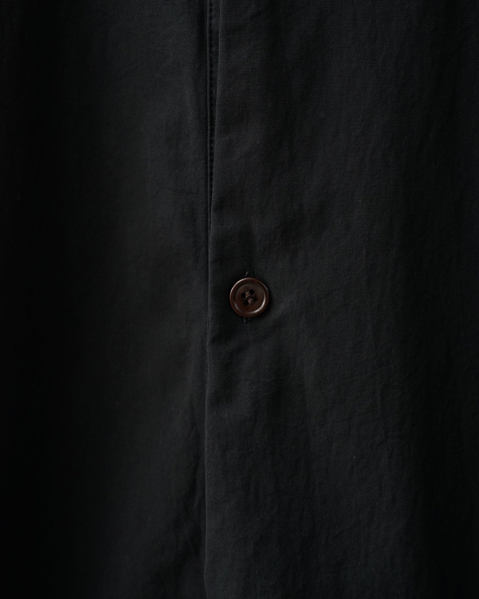 barbell object 　バーベルオブジェクト　twill po　プルオーバーシャツ　スタンドカラー　black　ボタン部分