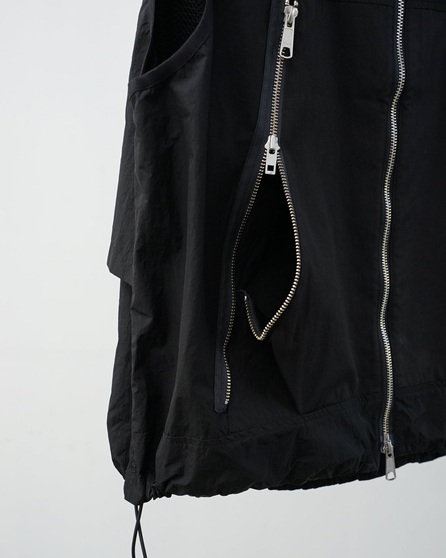 barbell object　バーベルオブジェクト　un vest　ベスト　ポケット　ファスナーを開けた状態　black