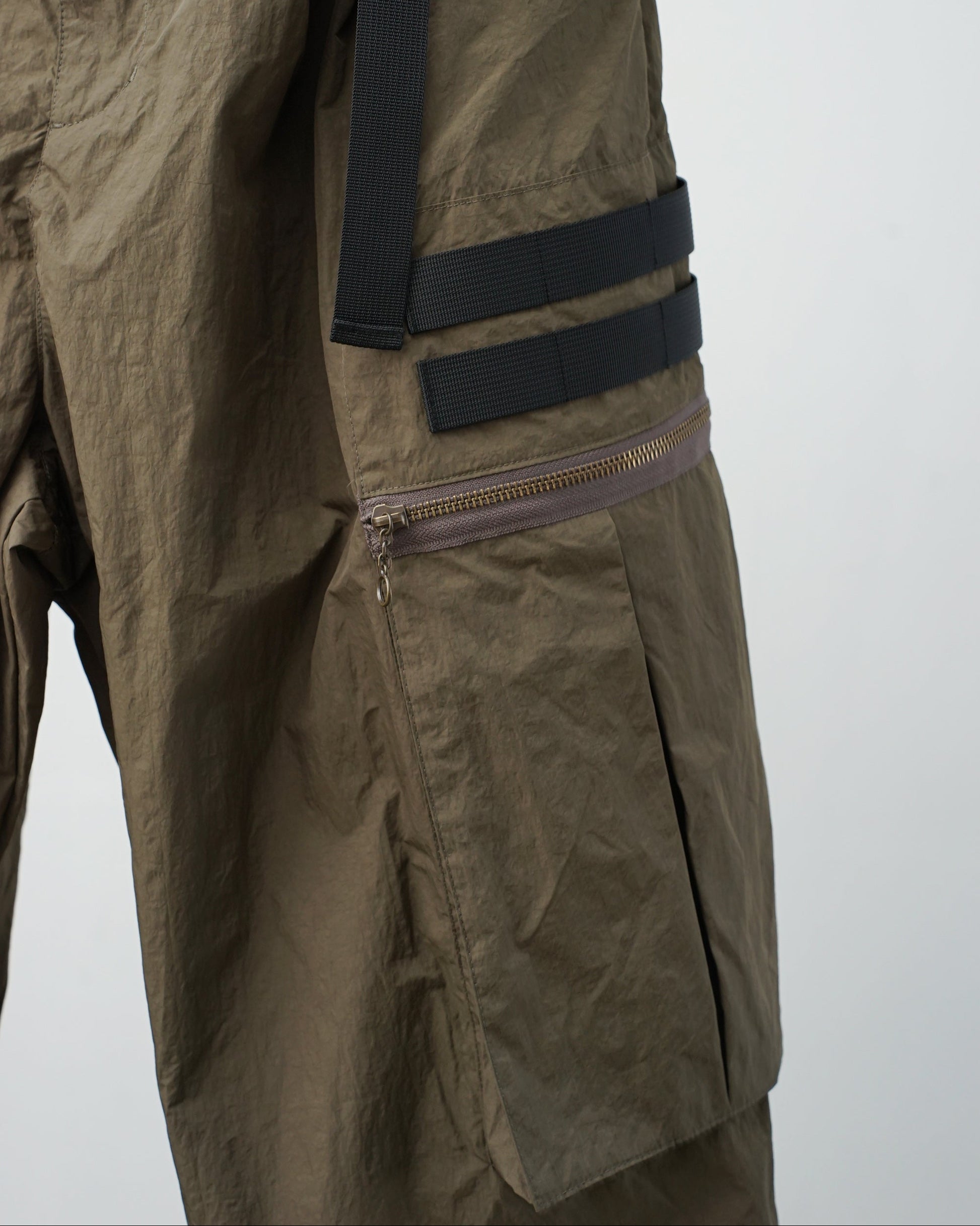 barbell object  バーベルオブジェクト　un sl pt　サルエルパンツ　ミリタリーパンツ　khaki ポケット部分