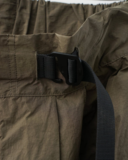 barbell object  バーベルオブジェクト　un sl pt　サルエルパンツ　ミリタリーパンツ　khaki バックルパーツ部分
