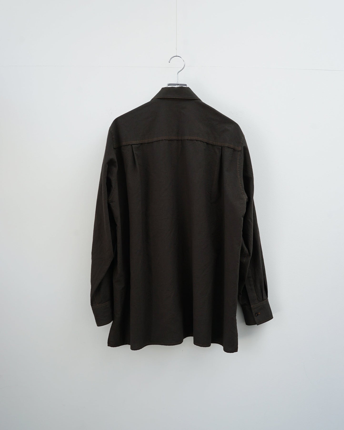Cale カル KHADI COTTON GARMENT DYED SHIRT  シャツ　スミクロ　背面