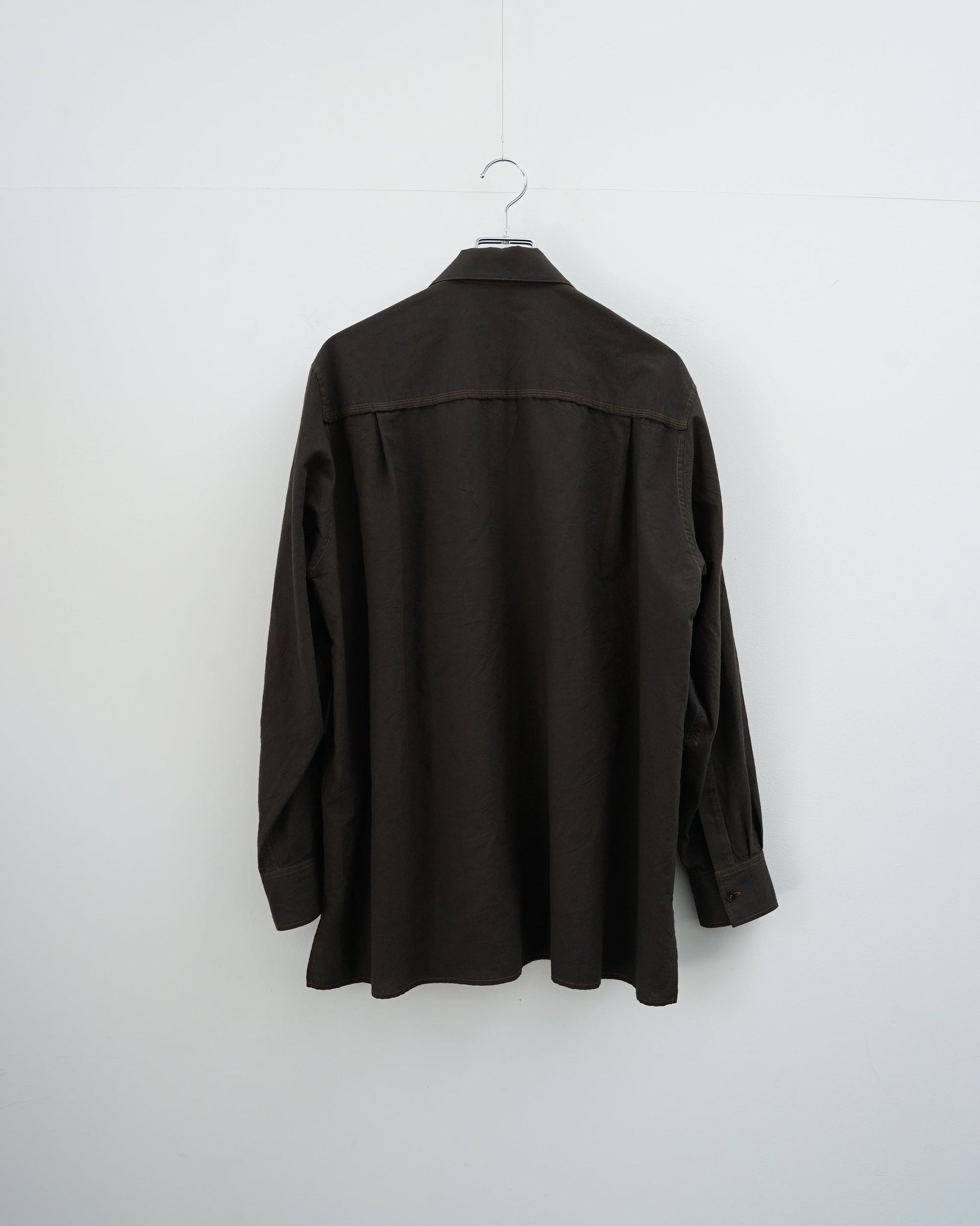 Cale カル KHADI COTTON GARMENT DYED SHIRT  シャツ　スミクロ　背面
