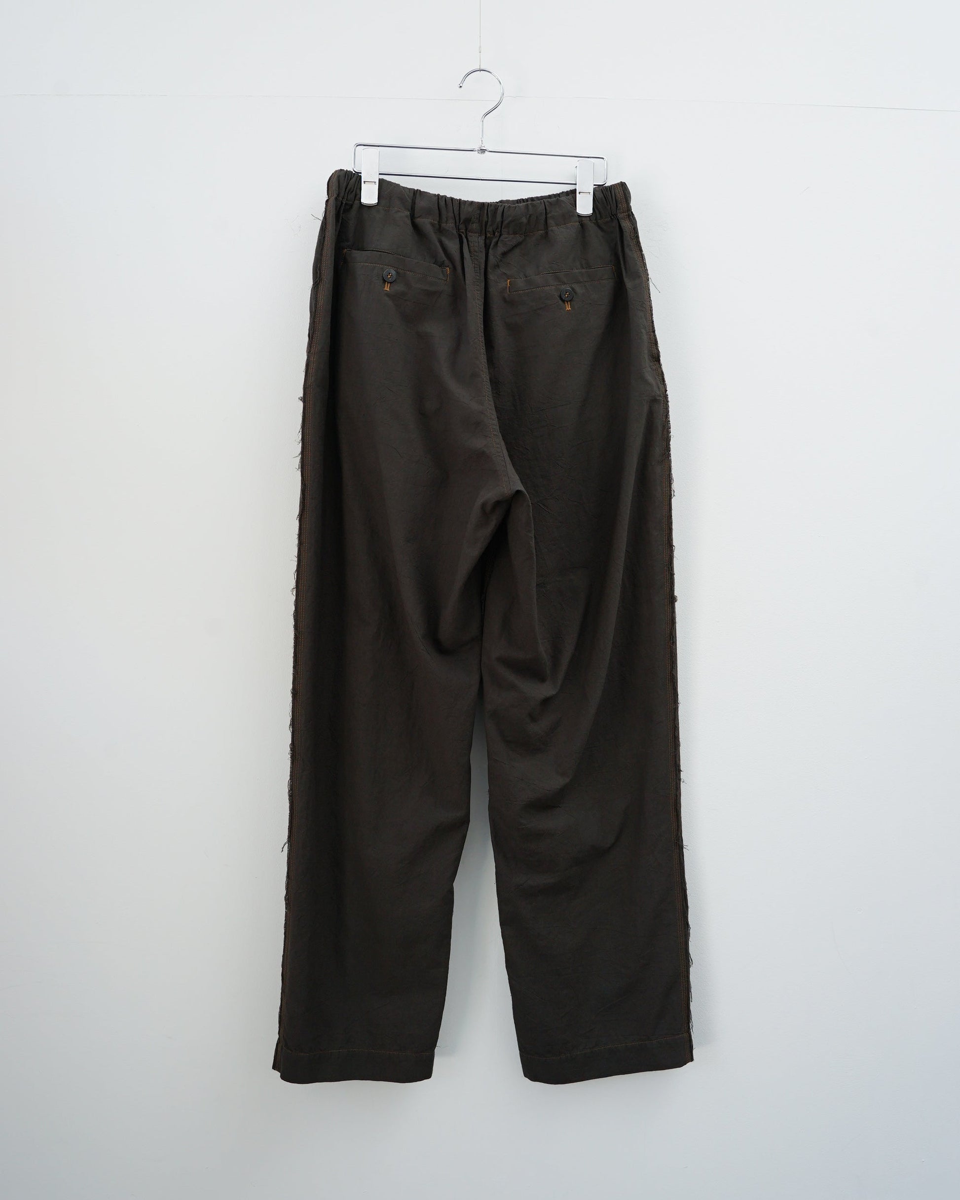 Cale　カル　KHADI COTTON GARMENT DYED EASY PANTS　カディコットン　パンツ　スミクロ　背面