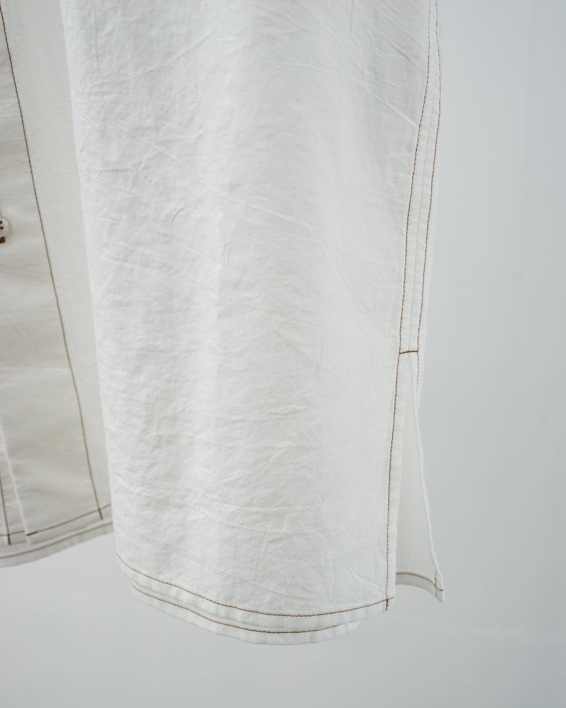 Cale カル KHADI COTTON GARMENT DYED SHIRT カディコットン　シャツ　ホワイト　スリット部分　ディテール