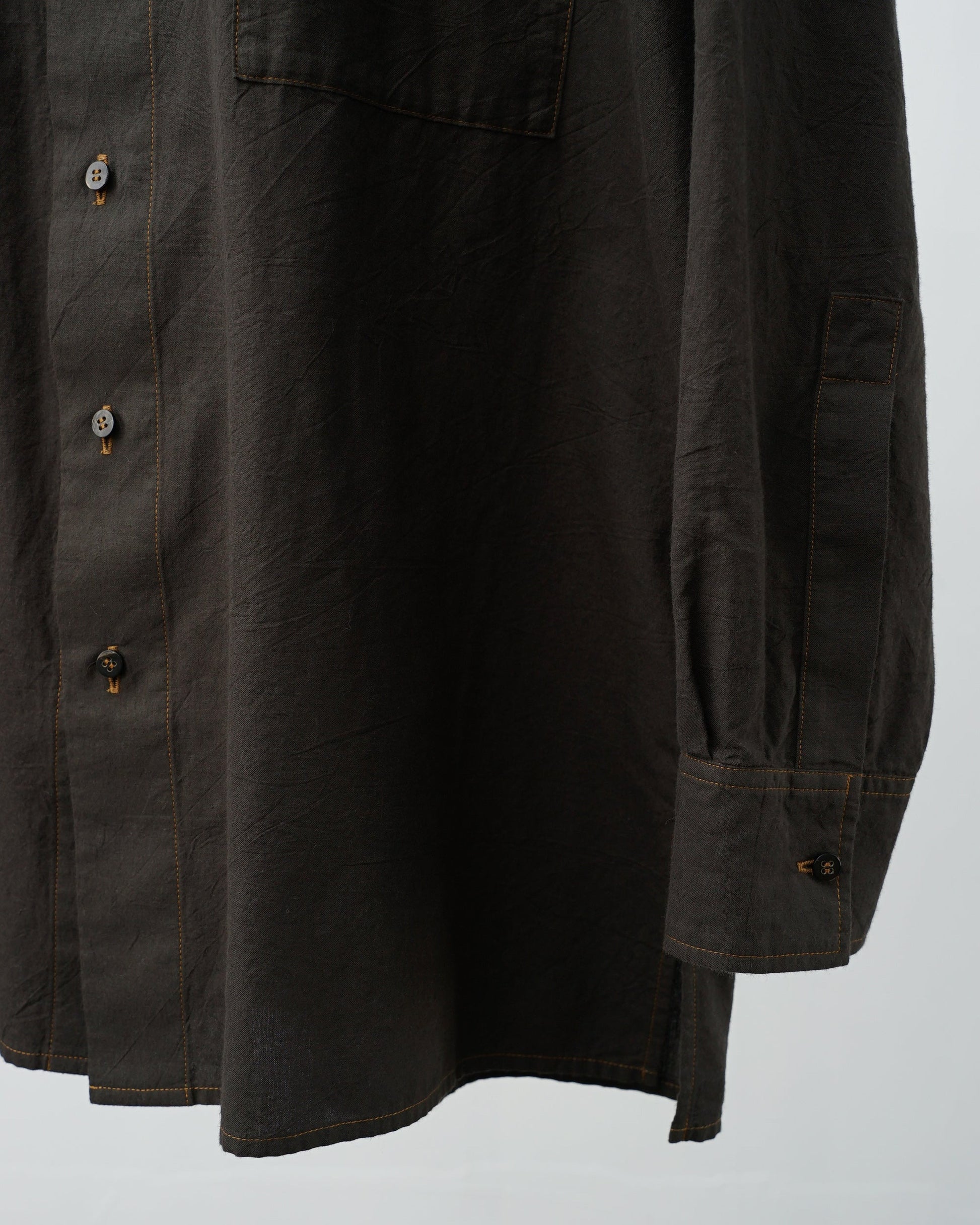 Cale カル KHADI COTTON GARMENT DYED SHIRT  シャツ　スミクロ　カフス部分　ボタン　ディテール