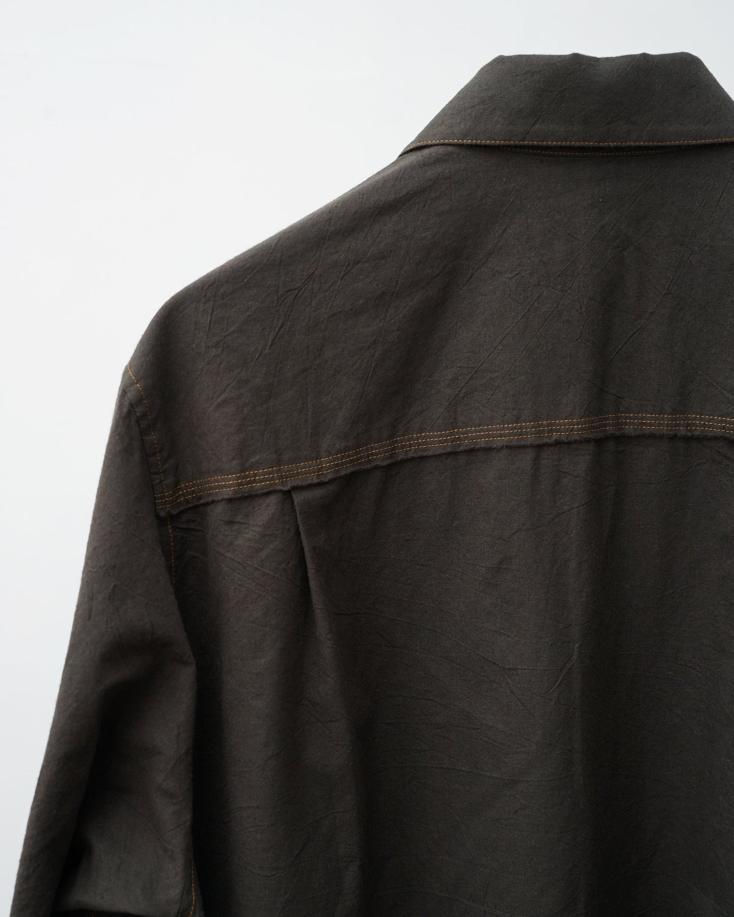 Cale カル KHADI COTTON GARMENT DYED SHIRT  シャツ　スミクロ　ヨーク部分　ステッチ