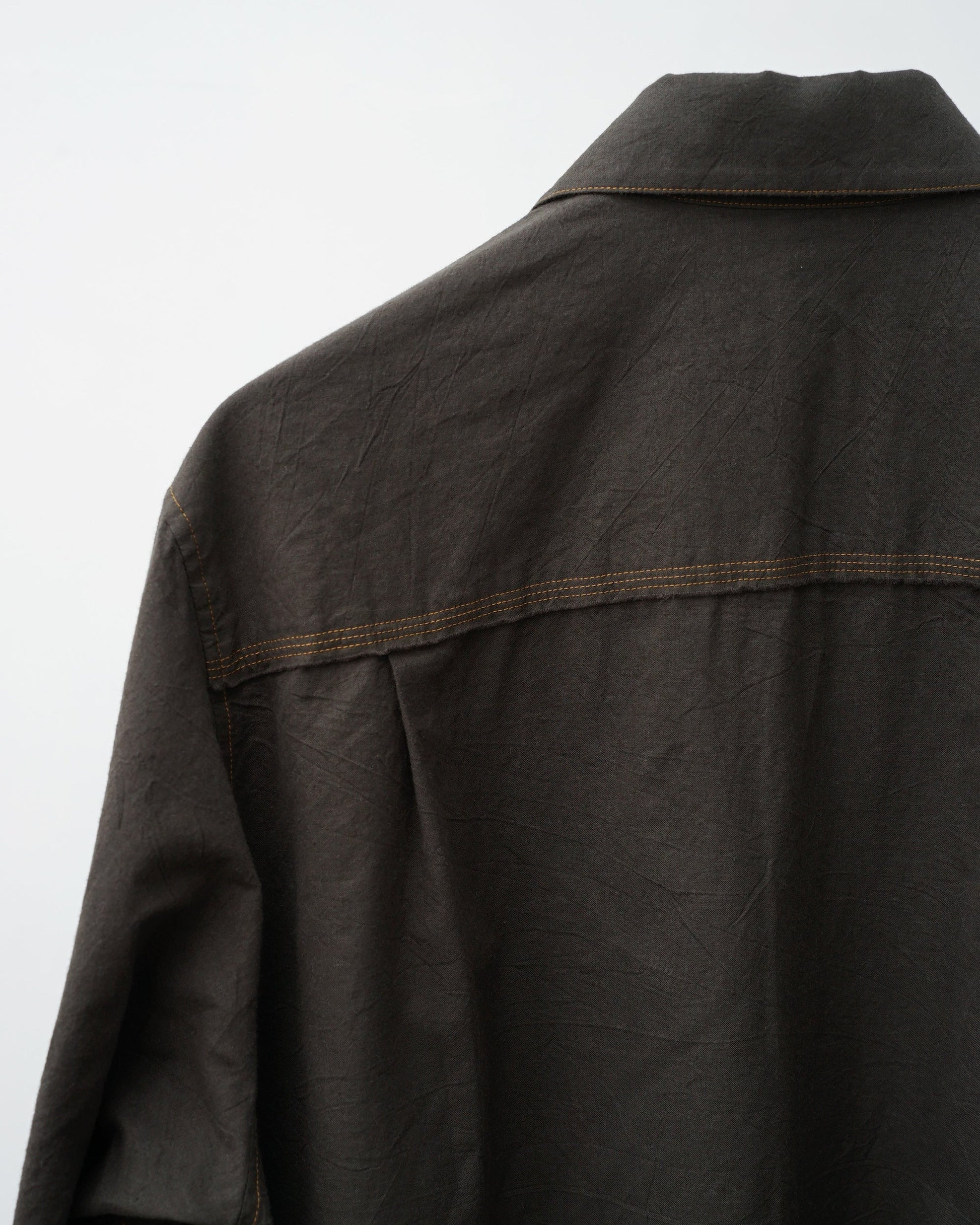 Cale カル KHADI COTTON GARMENT DYED SHIRT  シャツ　スミクロ　ヨーク部分　ステッチ
