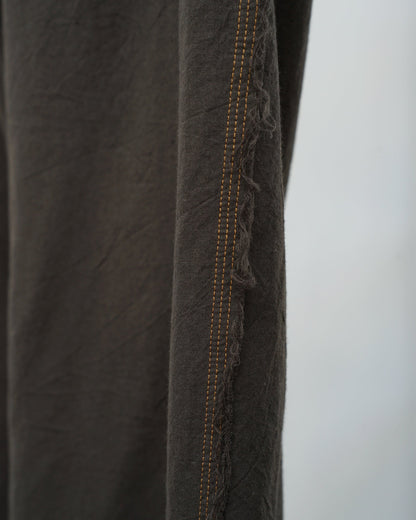 Cale　カル　KHADI COTTON GARMENT DYED EASY PANTS　カディコットン　パンツ　スミクロ　ステッチ部分　加工