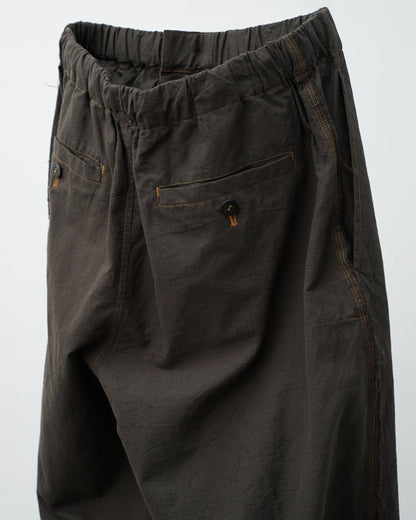 Cale　カル　KHADI COTTON GARMENT DYED EASY PANTS　カディコットン　パンツ　スミクロ　バックポケット　デザイン