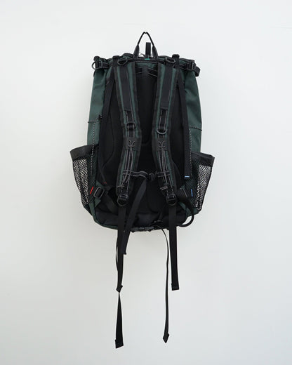 and wander　アンドワンダー　 ECOPAK 30L backpack 　バックパック　ダークグリーン　背面