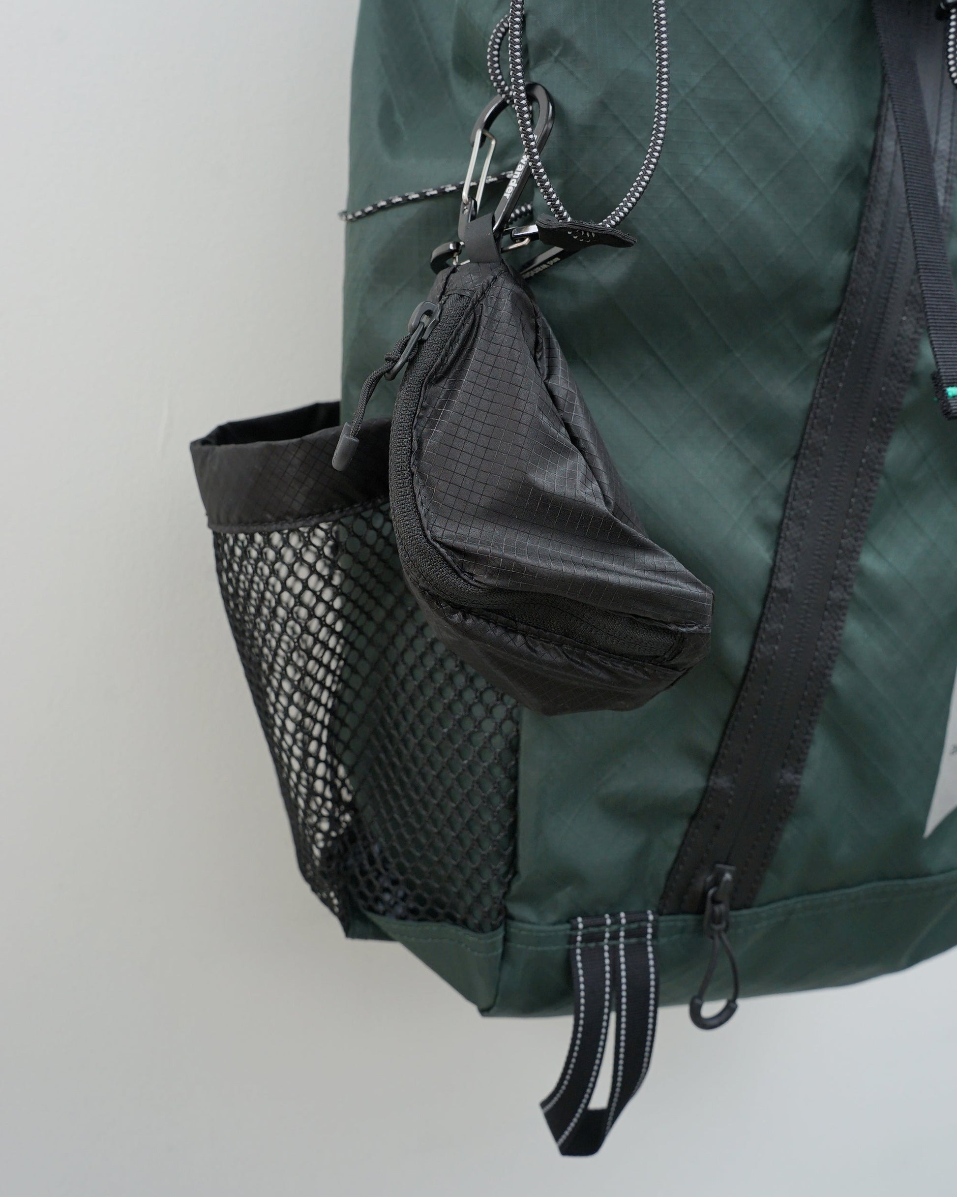 and wander　アンドワンダー　 ECOPAK 30L backpack 　バックパック　ダークグリーン　付属ポーチ　