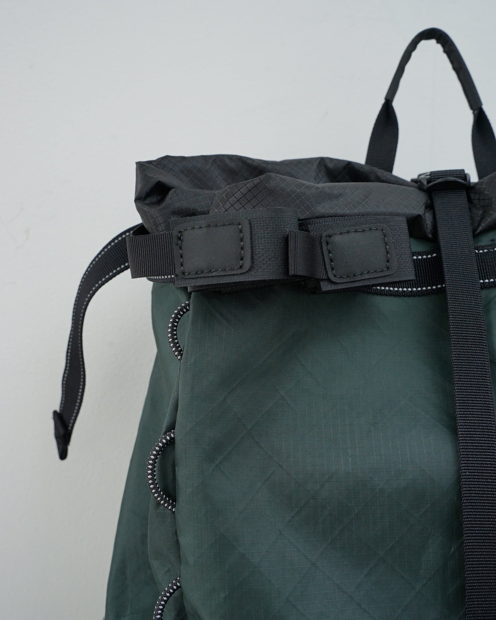 and wander　アンドワンダー　 ECOPAK 30L backpack 　バックパック　ダークグリーン　ディテール