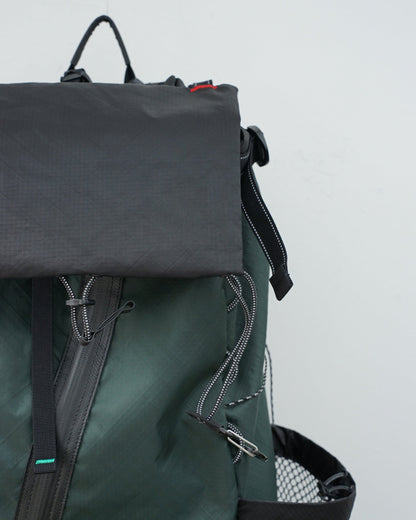 and wander　アンドワンダー　 ECOPAK 30L backpack 　バックパック　ダークグリーン　雨蓋部分