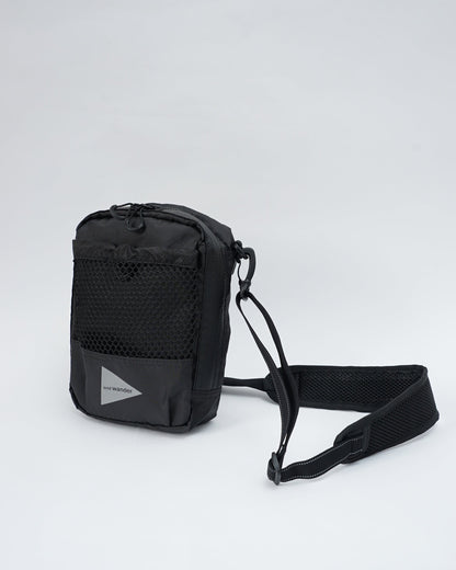 and wander  アンドワンダー　ECOPAK sholder pouch　ショルダーポーチ　バック　ブラック　メッシュポケット　タグ　正面