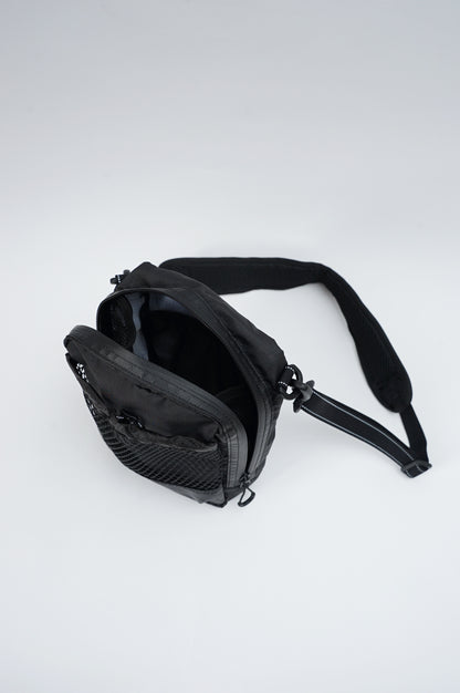 and wander  アンドワンダー　ECOPAK sholder pouch　ショルダーポーチ　バック　ブラック　ファスナーを開けて上から見た状態