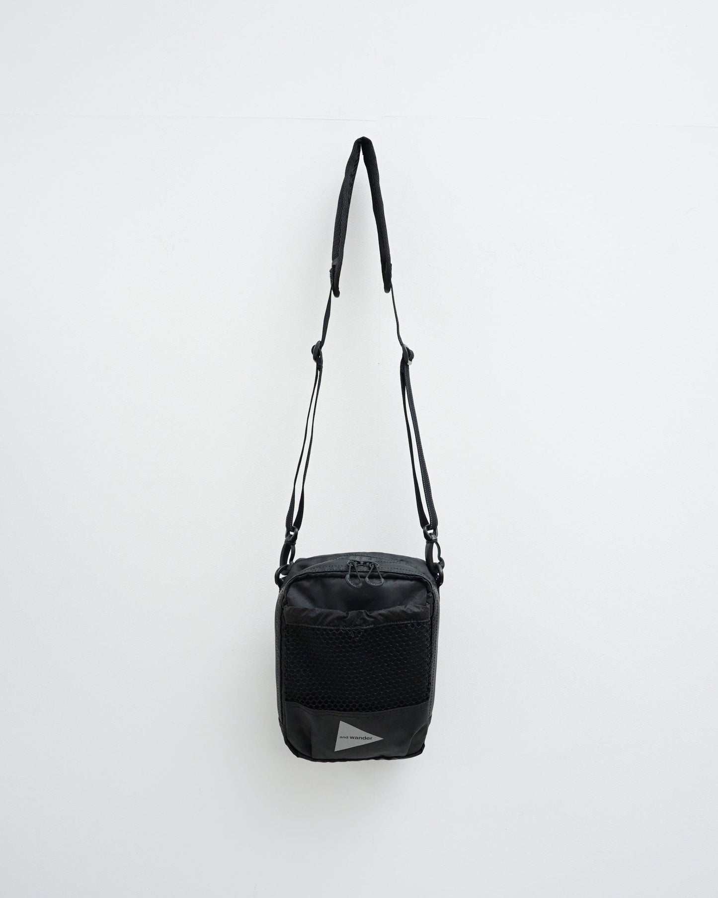 and wander  アンドワンダー　ECOPAK sholder pouch　ショルダーポーチ　バック　ブラック　正面