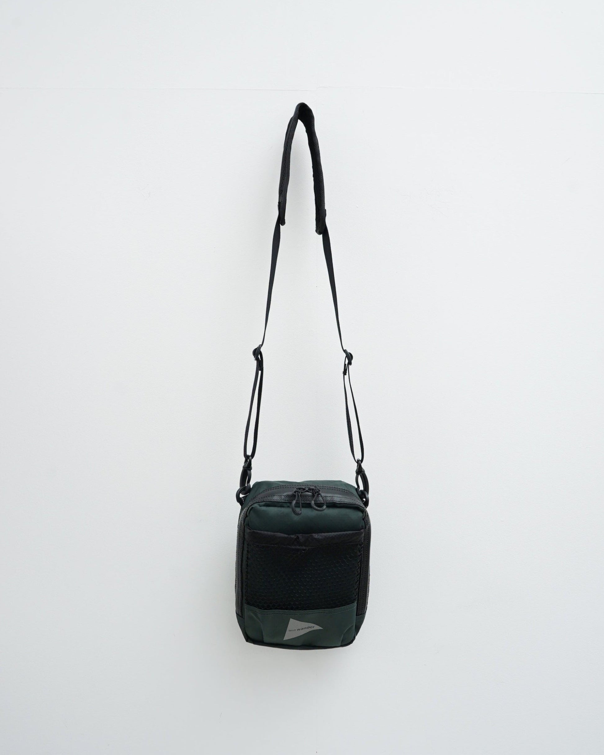 and wander　アンドワンダー　ECOPAK sholder pouch　ショルダーポーチ　バック　ダークグリーン　正面