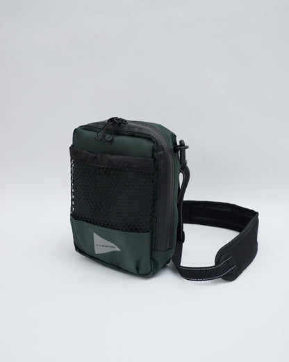 and wander　アンドワンダー　ECOPAK sholder pouch　ショルダーポーチ　バック　ダークグリーン　フロントポケット　メッシュ　タグ