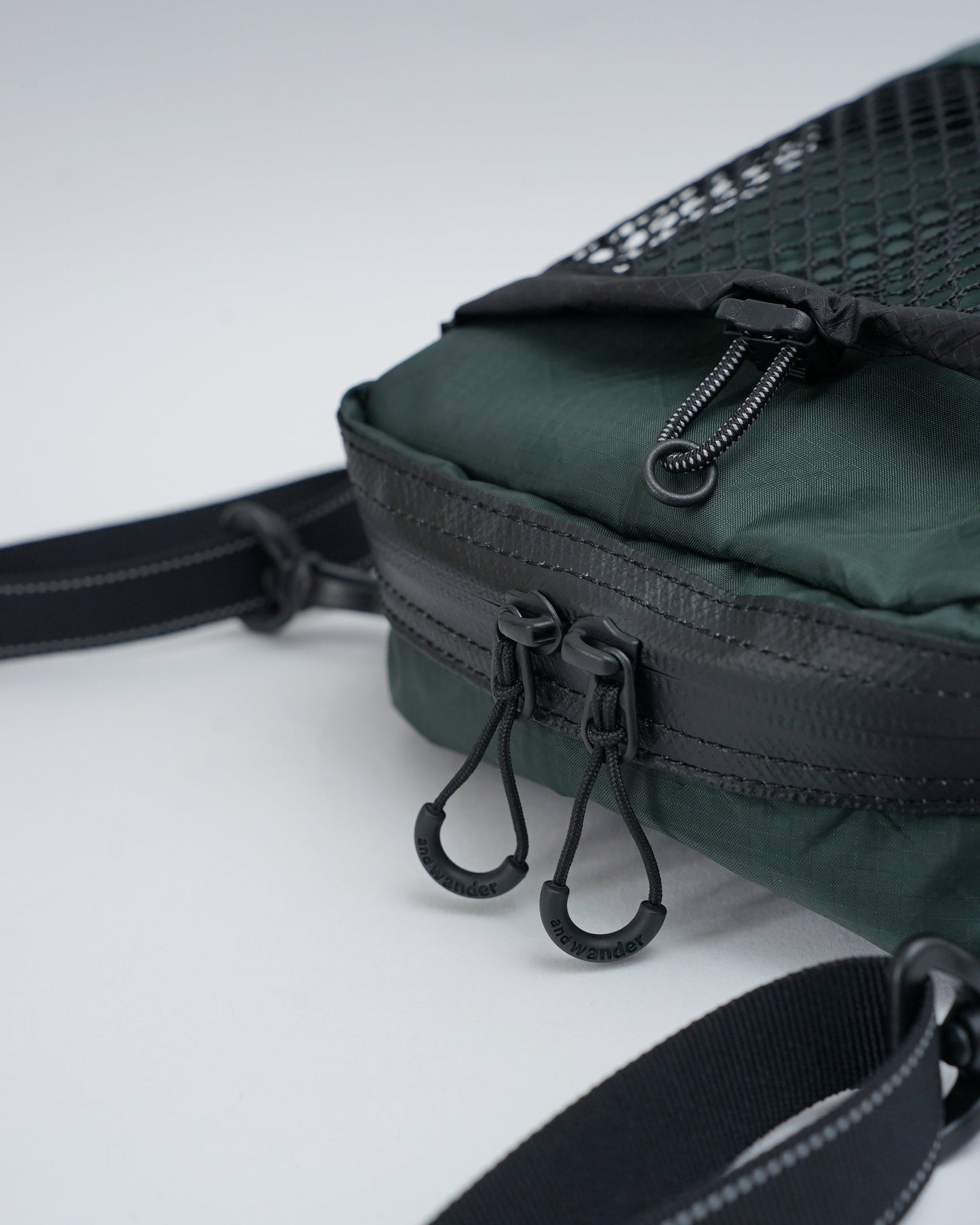 and wander　アンドワンダー　ECOPAK sholder pouch　ショルダーポーチ　バック　ダークグリーン　ファスナーパーツ　コード