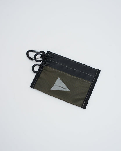 and wander　アンドワンダー　crispy rip mini twin pouch　ポーチ　ミニウォレット　カーキ　正面　