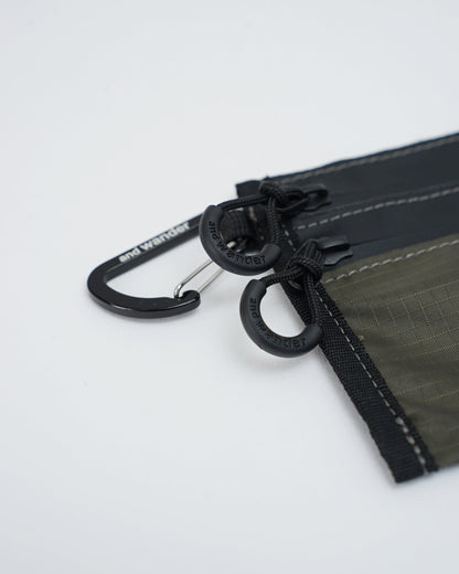 and wander　アンドワンダー　crispy rip mini twin pouch　ポーチ　ミニウォレット　カーキ　パーツ部分