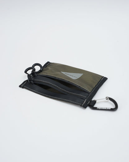and wander　アンドワンダー　crispy rip mini twin pouch　ポーチ　ミニウォレット　カーキ　ファスナーを開けた状態