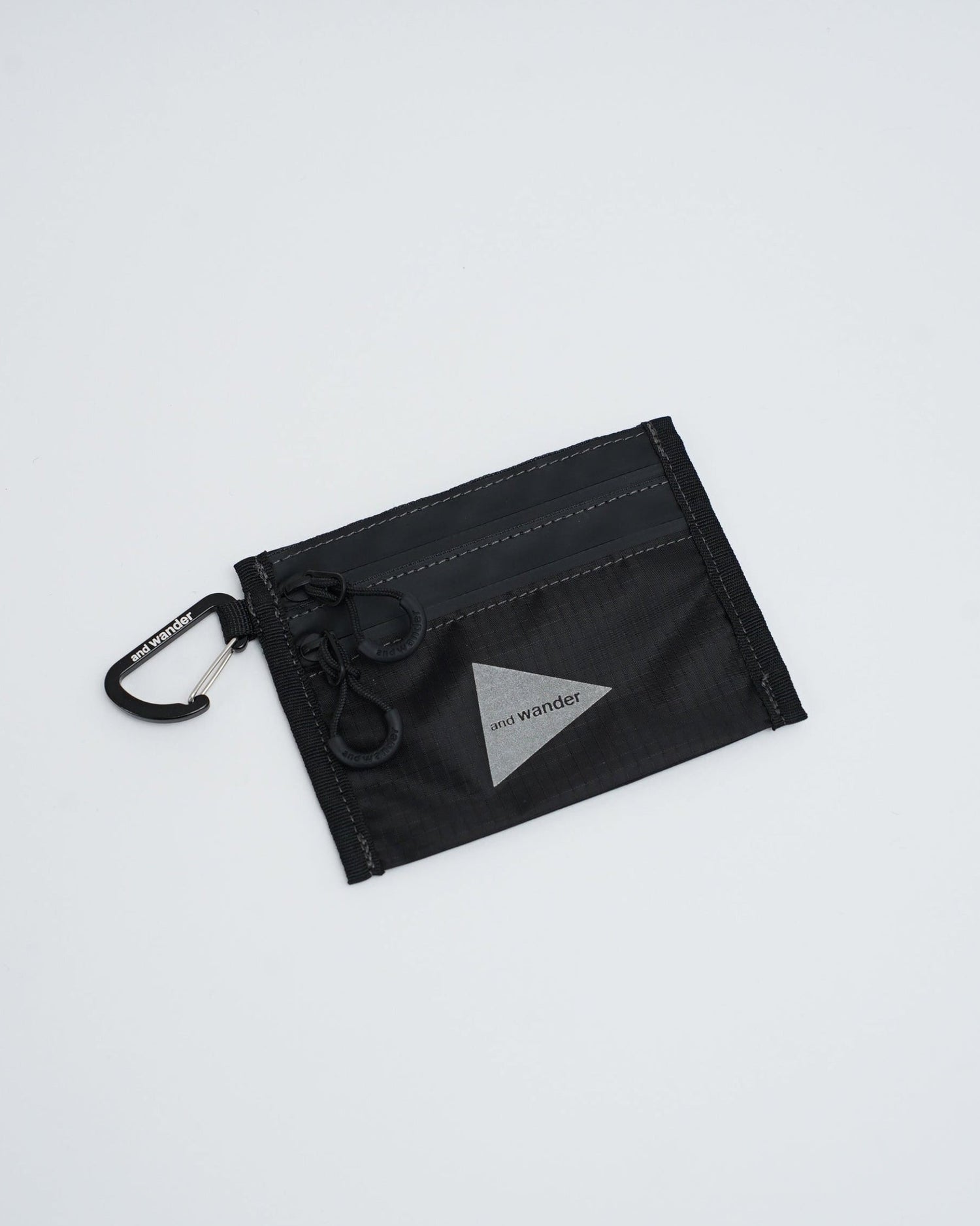 and wander アンドワンダー　crispy rip mini twin pouch　ミニポーチ　ブラック　正面