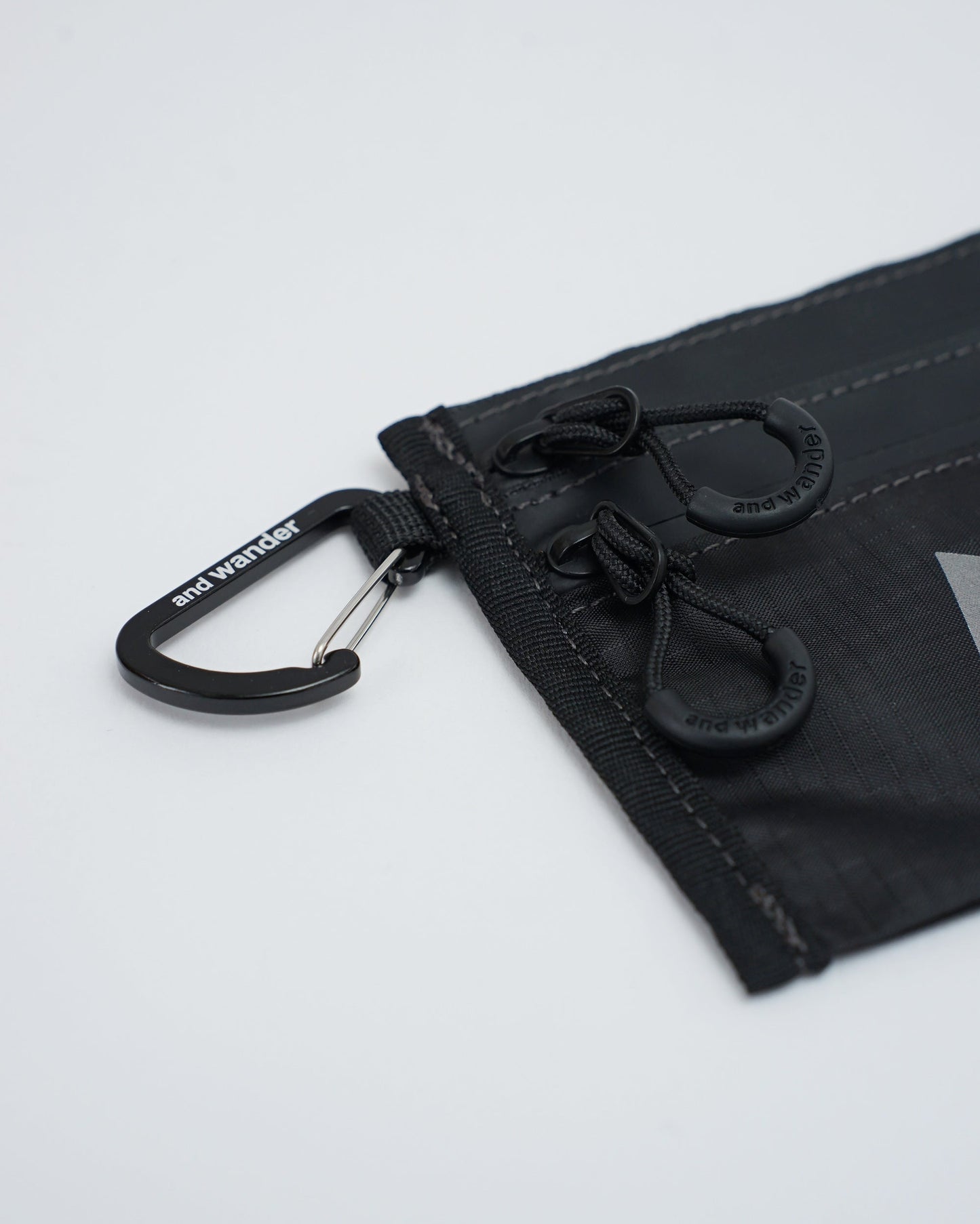and wander アンドワンダー　crispy rip mini twin pouch　ミニポーチ　ブラック　パーツ部分