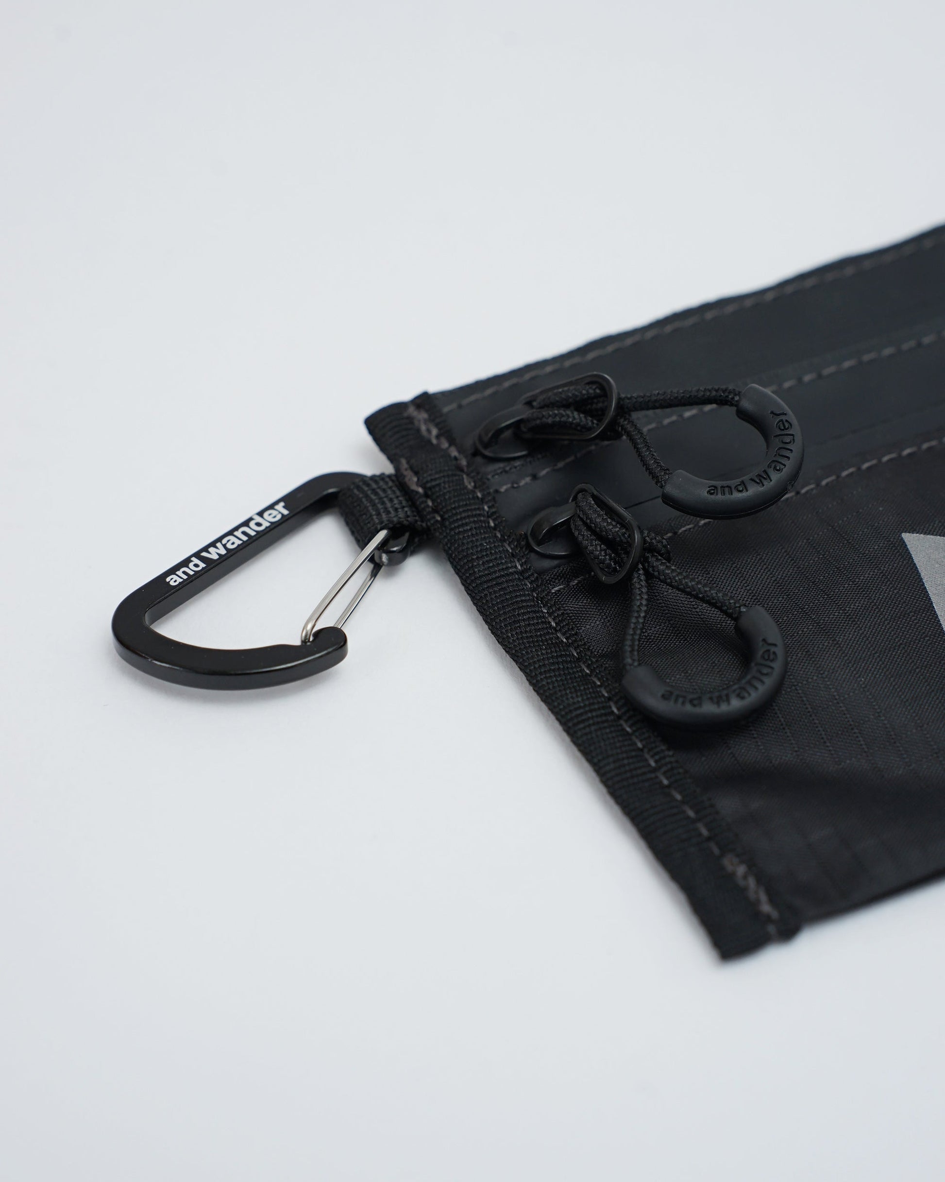 and wander アンドワンダー　crispy rip mini twin pouch　ミニポーチ　ブラック　パーツ部分