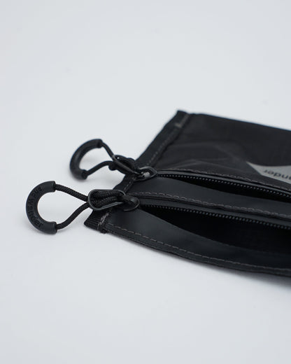 and wander アンドワンダー　crispy rip mini twin pouch　ミニポーチ　ブラック　ファスナーを開けた状態