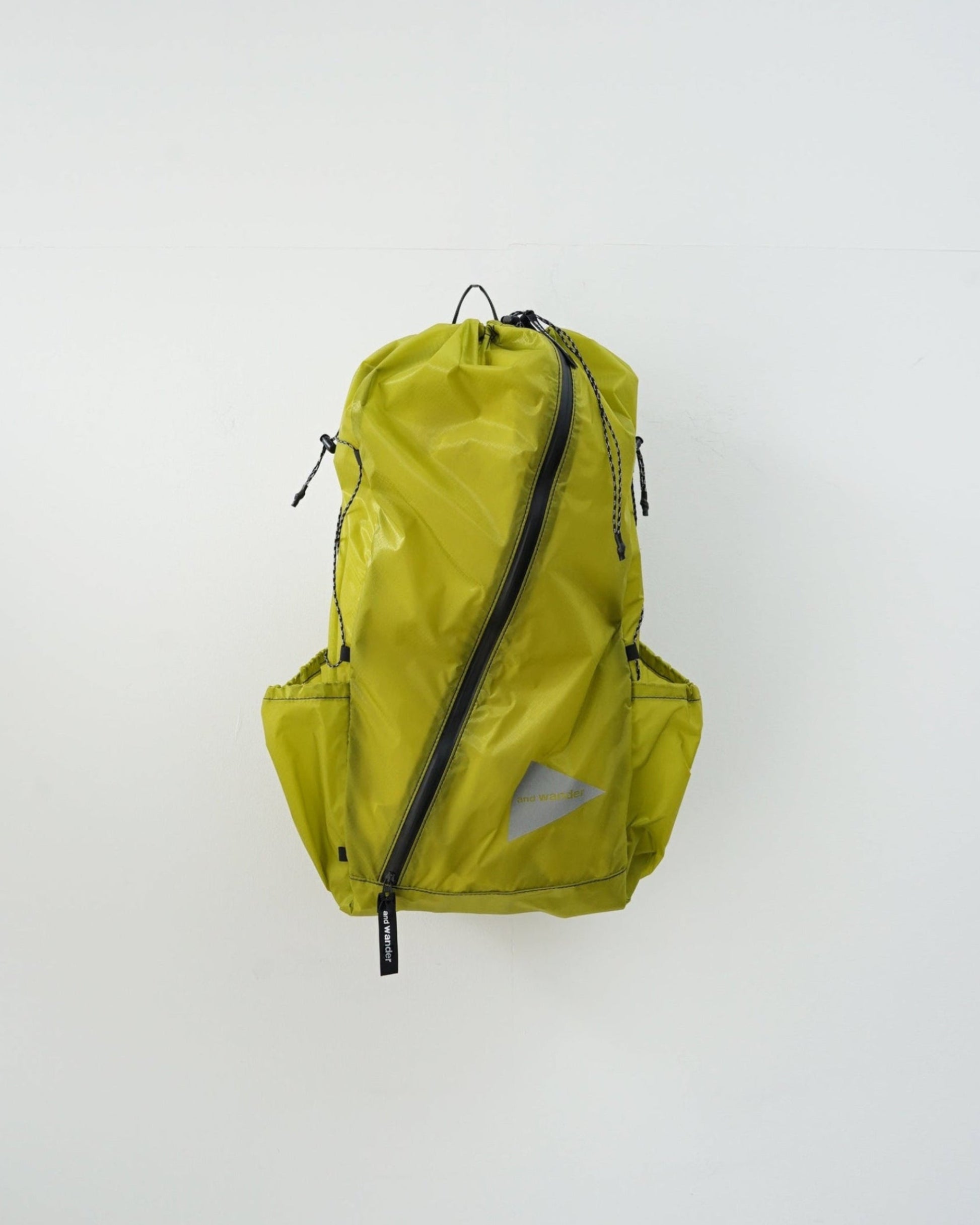 and wander アンドワンダー sil daypack 　バックパック　イエローグリーン　正面