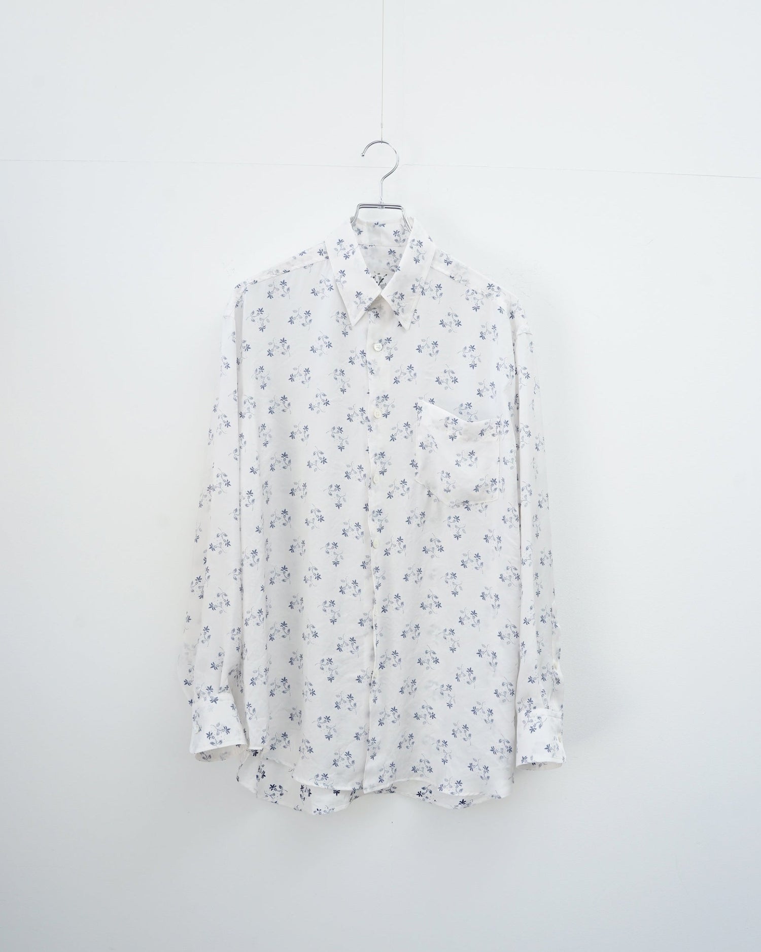 I am dorkの小花柄レギュラーカラーシャツ。全体像