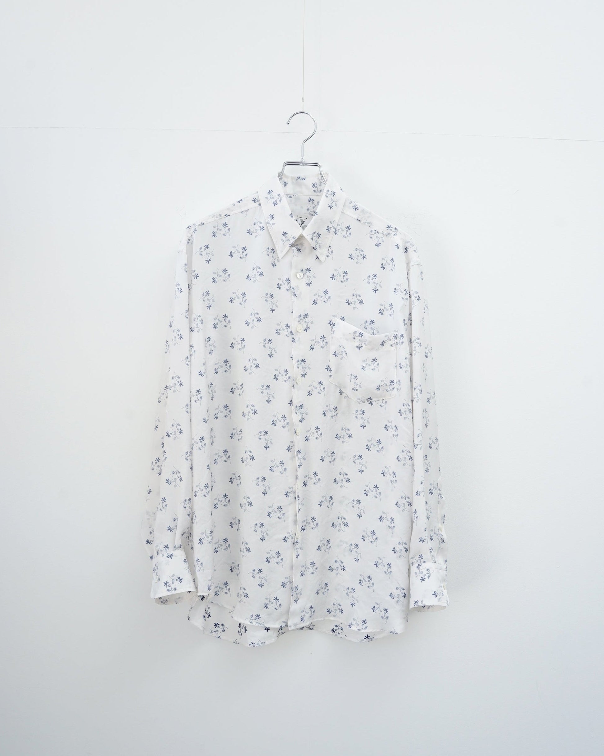 I am dorkの小花柄レギュラーカラーシャツ。全体像